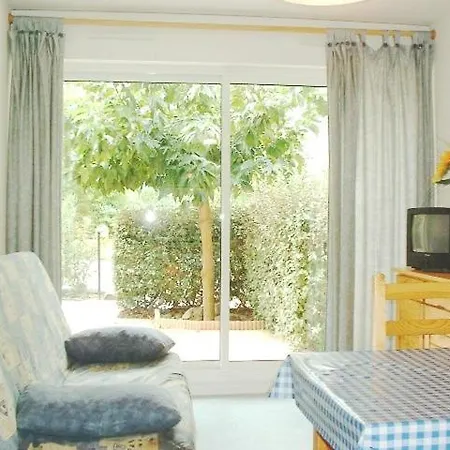 One-bedroom With Swimming Pool 102 شقة *