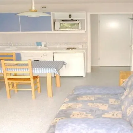 One-bedroom With Swimming Pool 102 شقة *