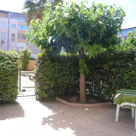 One-bedroom With Swimming Pool 102 شقة *